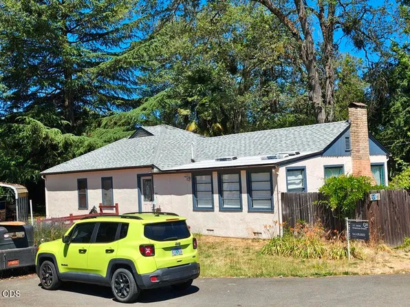 1213 E Park St, Grants Pass, OR 97527