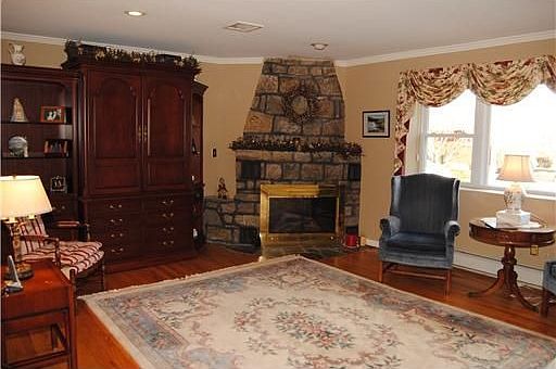 3rd image of 3 Drury Ln