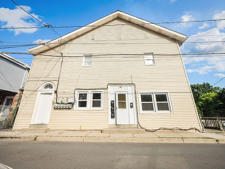 44 Center St — Photo 12