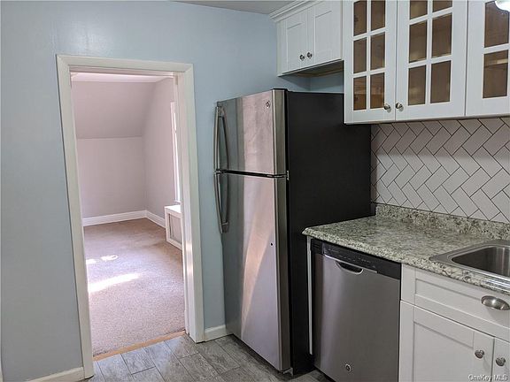 3rd image of 15 Belle Ave #2
