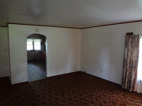 3rd image of 390 Elm St