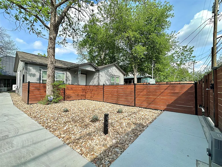 914 E 39th St #2 — Photo 32