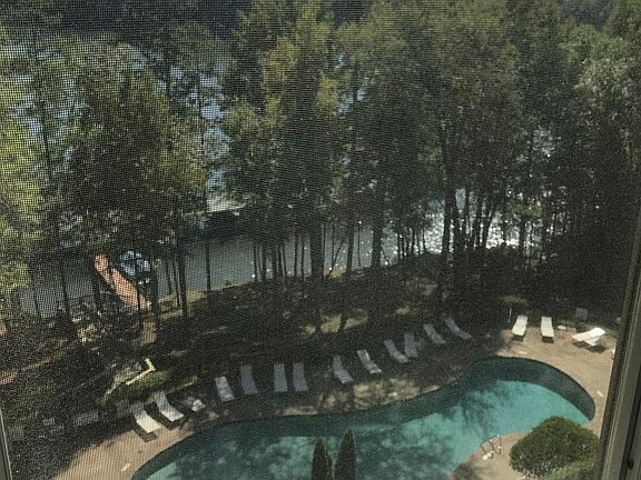 Balcony view of pool / Lake