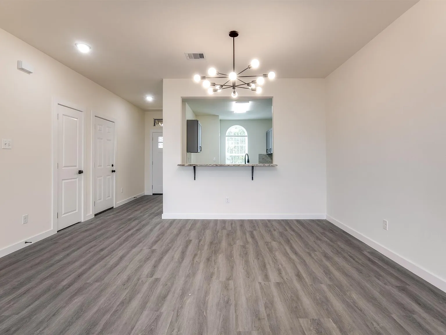 5 bed, 3.5 bath, 3068 sqft, $3,300 — Photo 4