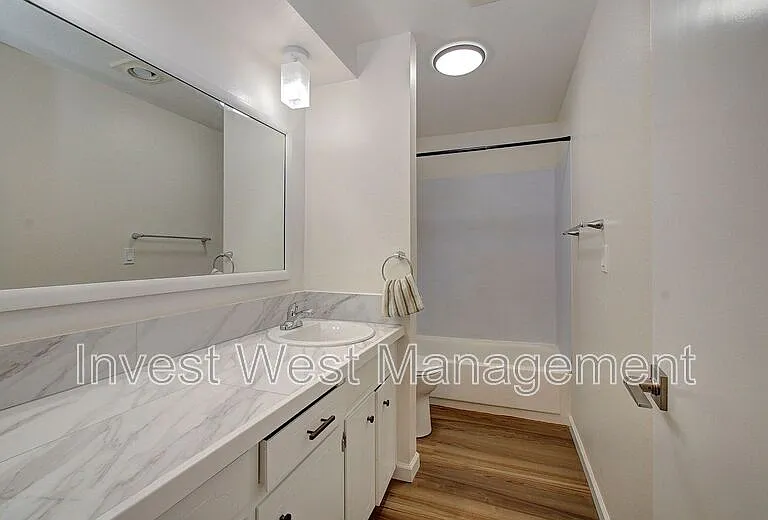 2920B Harney St — Photo 23