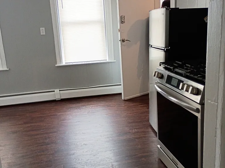 310 Hawkins St #6 — Photo 2