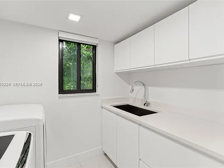 112 E 1st Ct — Photo 56