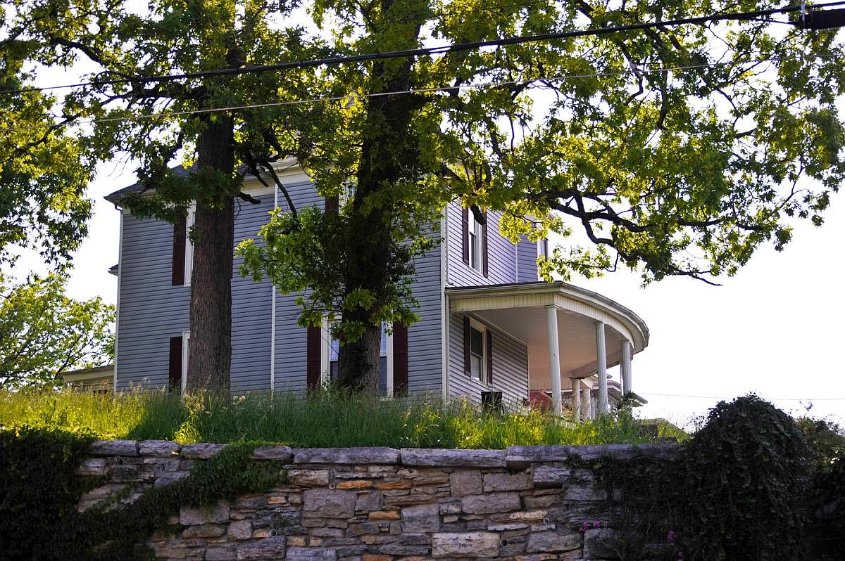 1912 Vine Street — Photo 2