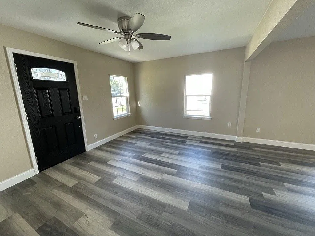 607 Mckenzie Avenue - 1 — Photo 3