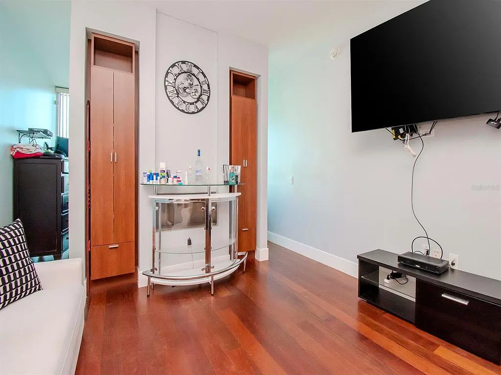 Studio, 1.0 bath, 606 sqft, $2,100 — Photo 4