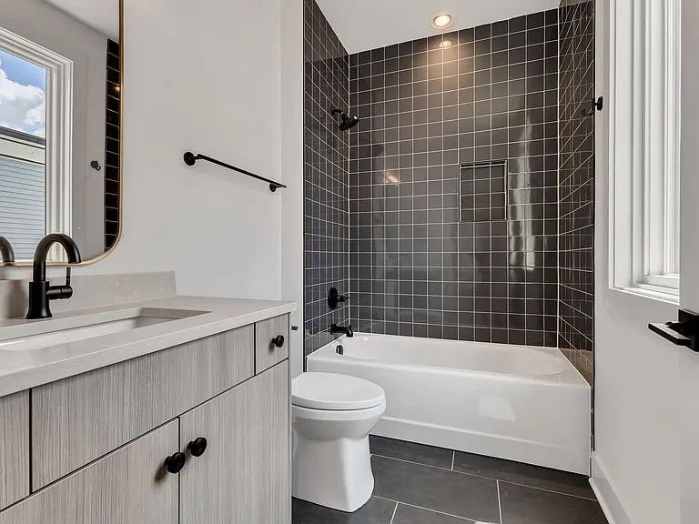 1721 6th Ave N #3 — Photo 14