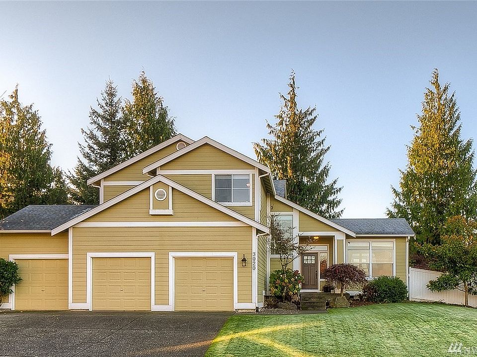 Perfection! Charming curb-appeal in one of Enumclaw's most desirable neighborhoods, Willowgate. 