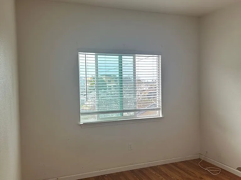 1258 Ramona Ave — Photo 4
