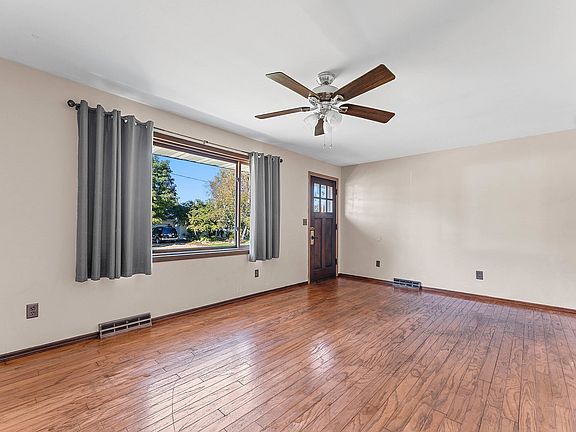 5th image of 120 Baake St