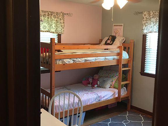 3rd image of 15 Woodside Dr
