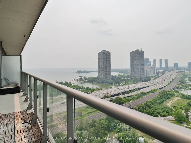 105 The Queensway #2110 — Photo 30