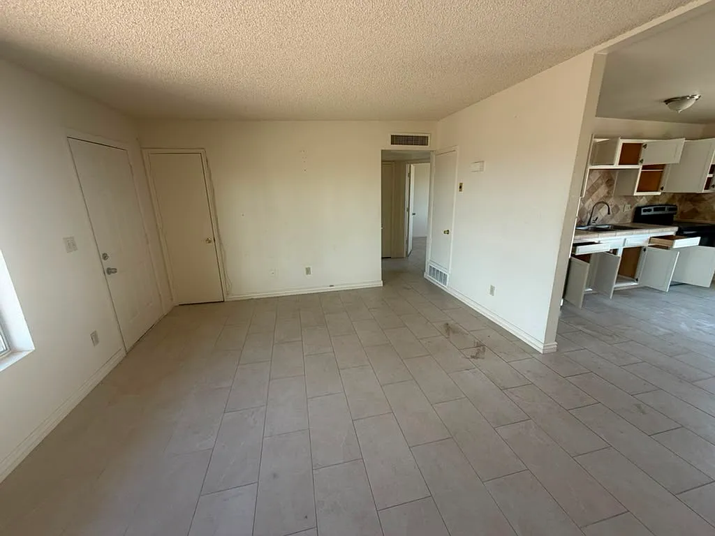 2 bed, 876 sqft, $1,450 — Photo 3