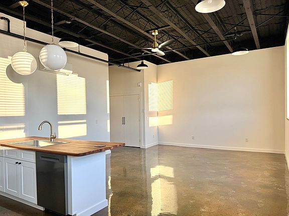 4th image of 510 S College St #218