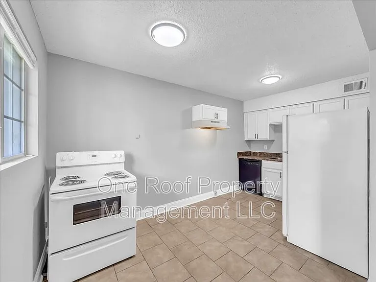 2001 Chateau Dr #A — Photo 10