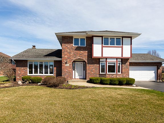 2nd image of 14721 Middle Pinecreek Dr