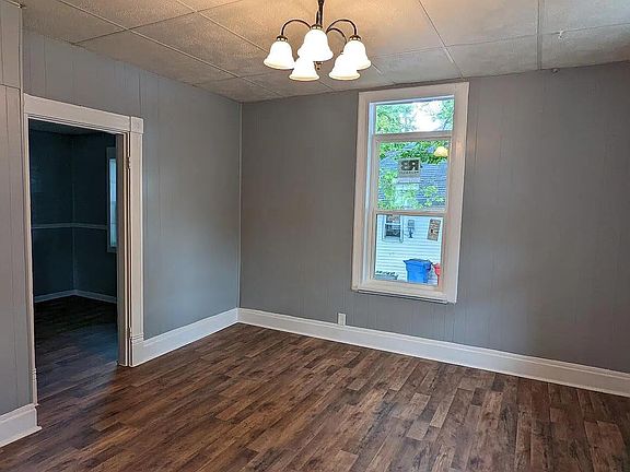 3rd image of 434 W Pleasant St