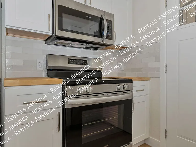 1816 E Iowa St — Photo 7