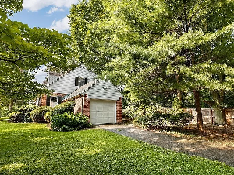 5806 Kenmore Rd — Photo 28