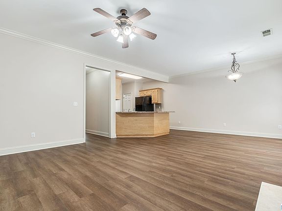 4th image of 460 Highland Cove Dr
