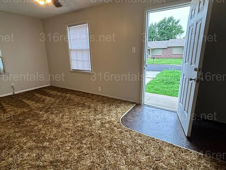 220 Ohio St — Photo 6