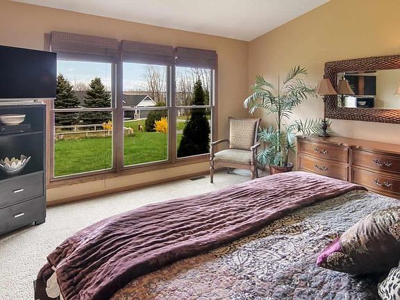 4th image of 16642 Whispering Pines Trl
