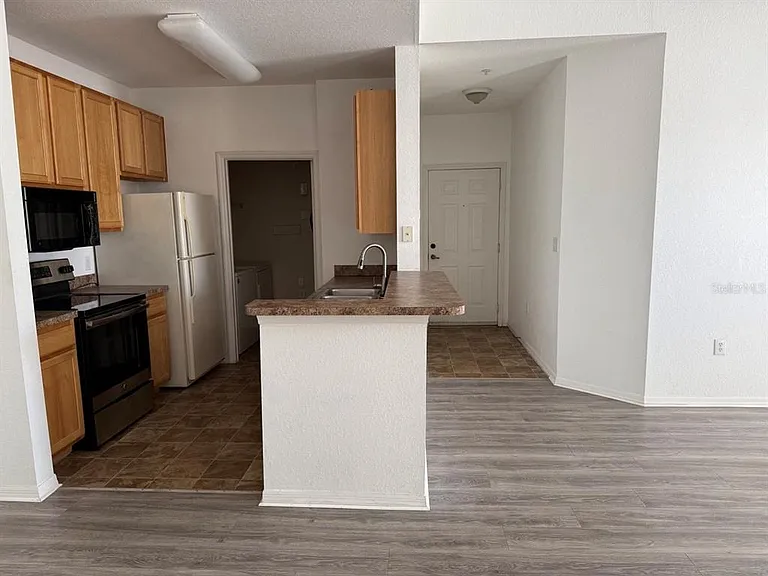 10205 Courtney Palms Blvd #303 — Photo 8