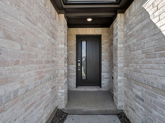 4th image of 502 Huntley Dr