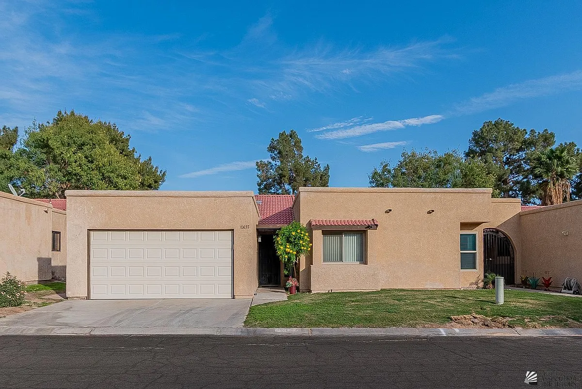 Photo 1 of 37 - 10637 S Calle Raquel - Yuma, AZ Primary Photo - 10637 S Calle Raquel