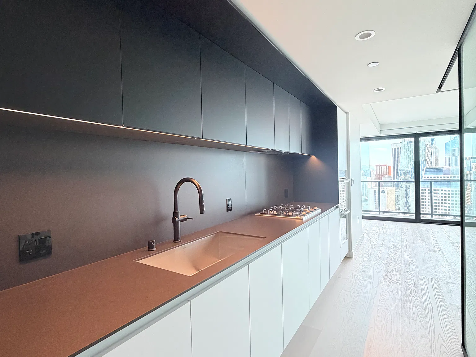 1 bed, 622 sqft, $2,750 — Photo 2