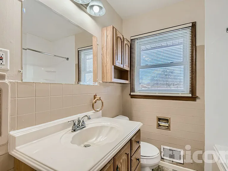 3701 Woodbine Ln N — Photo 10
