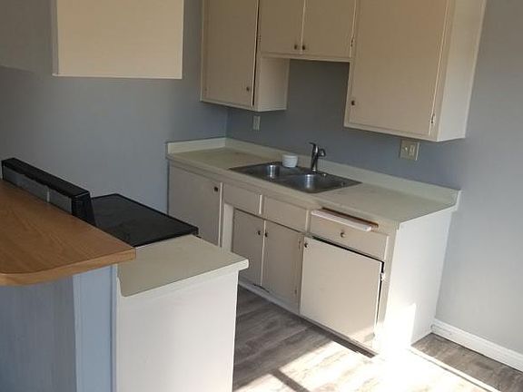 3rd image of 489 E 55th St