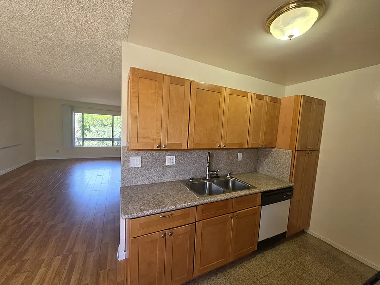 5055 Coldwater Canyon Ave #213 — Photo 17