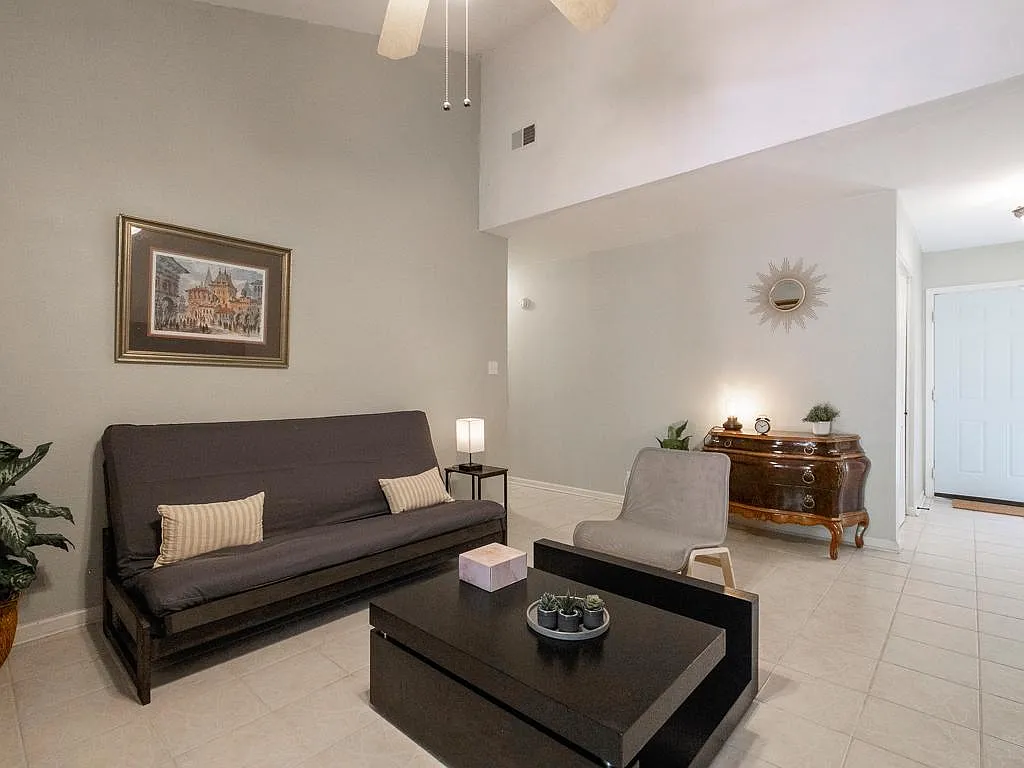 3 bed, 1635 sqft, $1,790 — Photo 2