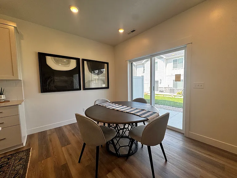 729 W 725 N — Photo 11