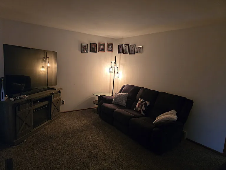 2332 Harvard Dr — Photo 2