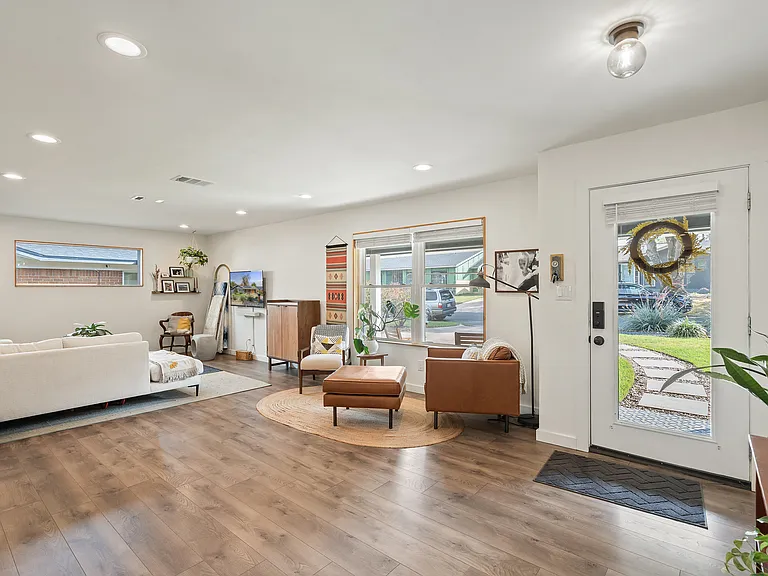 Living space and entry way