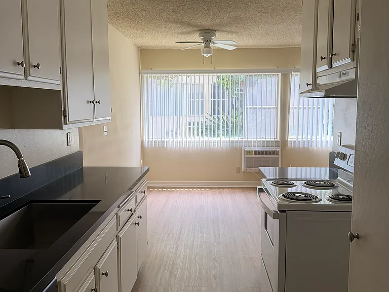 Palm Terrace Apartments — Photo 17