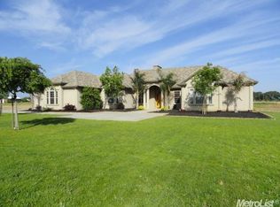 23396 Hacienda Dr, Acampo, CA 95220