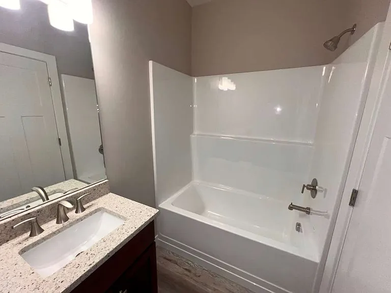 50 N 200 W — Photo 8