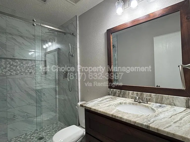 304 E Clover Park Dr — Photo 6