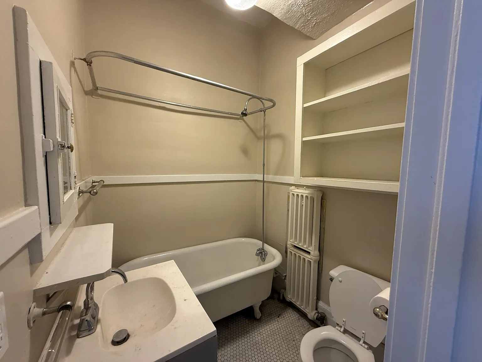 Studio, 300 sqft, $1,100 — Photo 3