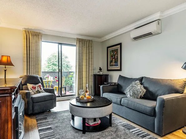 17661 58a Ave #203, Surrey, BC V3S 1N4