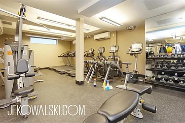 Rented by R New York