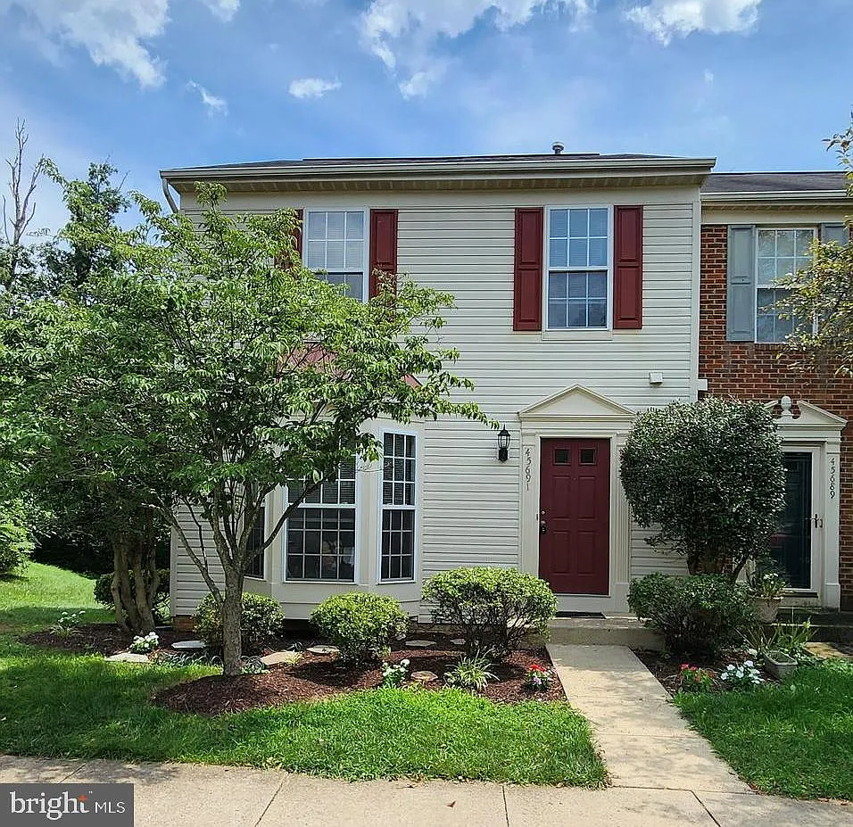 3 bed, 3.5 bath, 2138 sqft, $3,000 — Photo 1