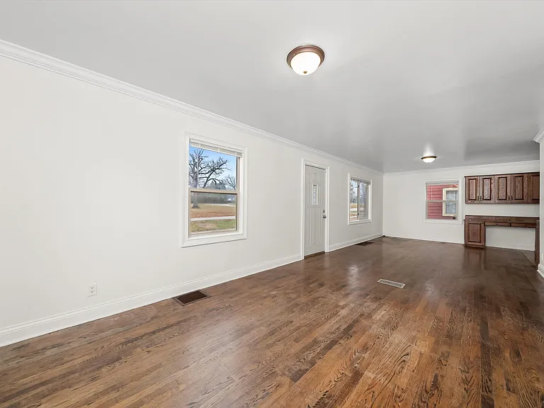 2512 Salem Blvd — Photo 6